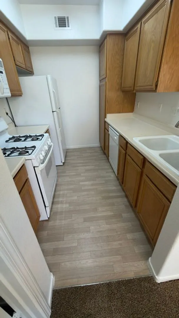 Vistana 2 Bedroom Condo - Ready for Move In!! — Photo 4
