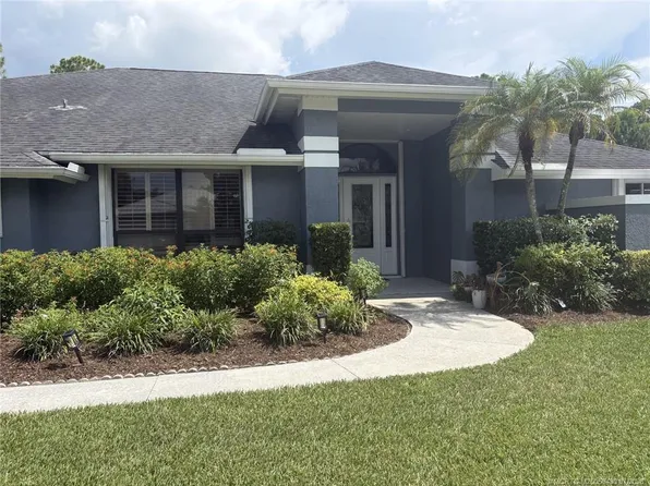 672 SE Pin Oak Ter, Stuart, FL 34997
