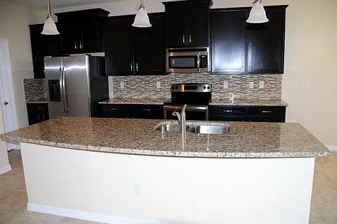 3 bed, 1844 sqft, $3,195 — Photo 2
