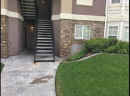 Ground floor entryway 