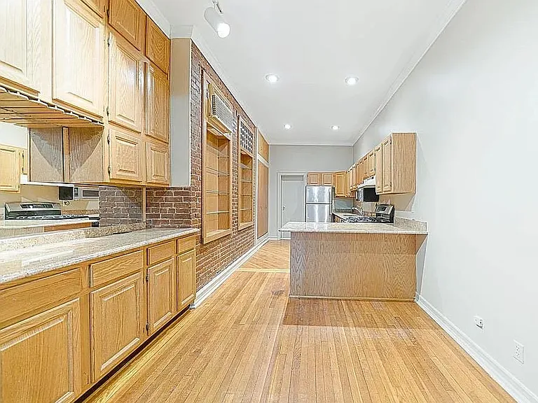 807 Washington St #1S — Photo 4