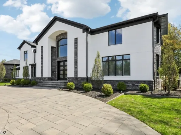 63 Roberts Rd, Englewood Cliffs, NJ 07632