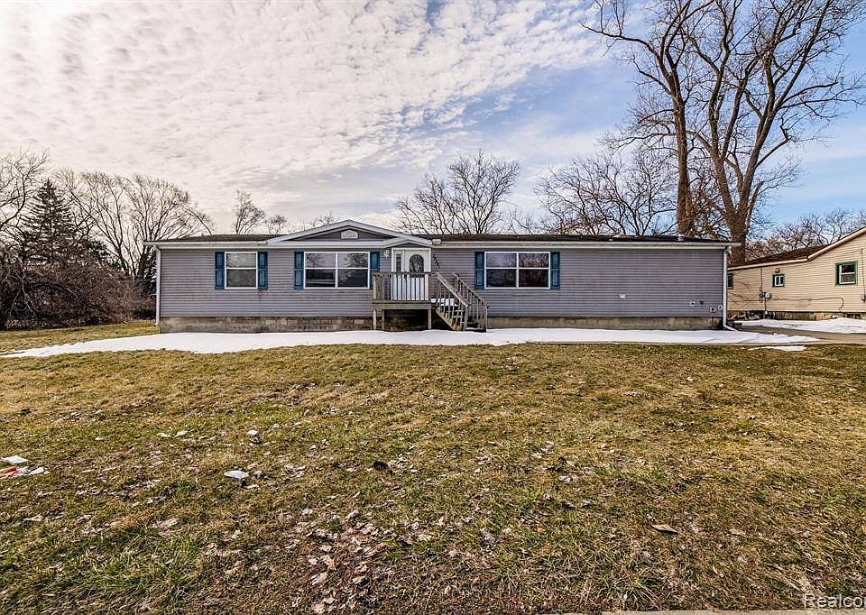1st image of 28581 Beechnut St