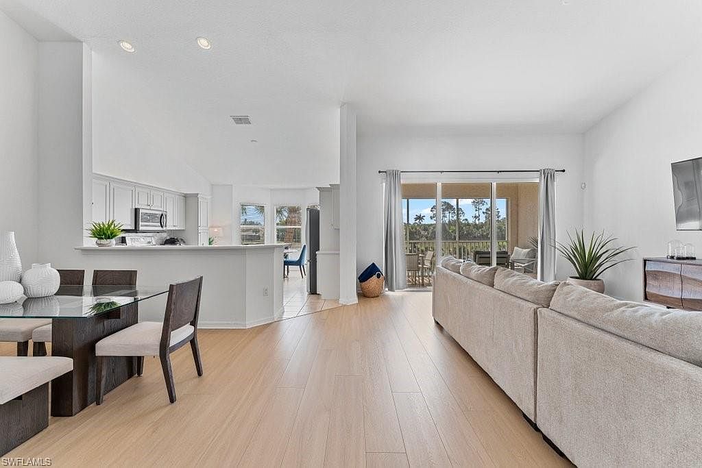 20051 Seagrove St UNIT 1206