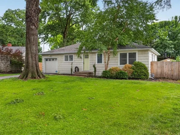 5223 Aberdeen Cir, Mission, KS 66205