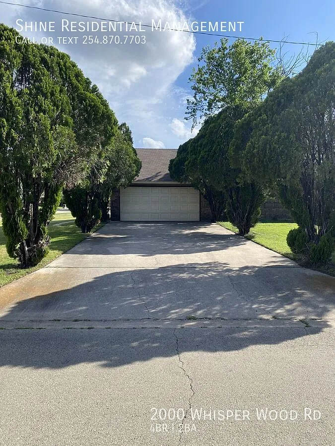 Welcoming neighborhood known for cozy, well-kept single-family brick homes, mature trees, and a p... — Photo 3