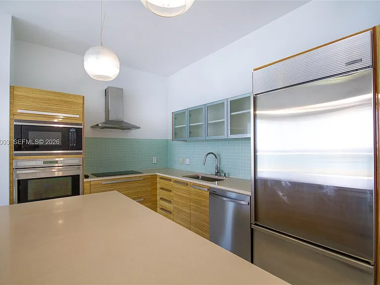 2020 N Bayshore Dr #2204 — Photo 7
