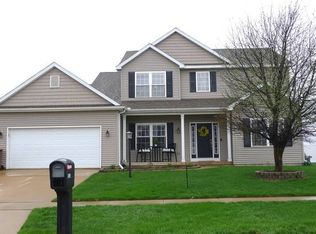 823 Chickory Dr, Champaign, IL
