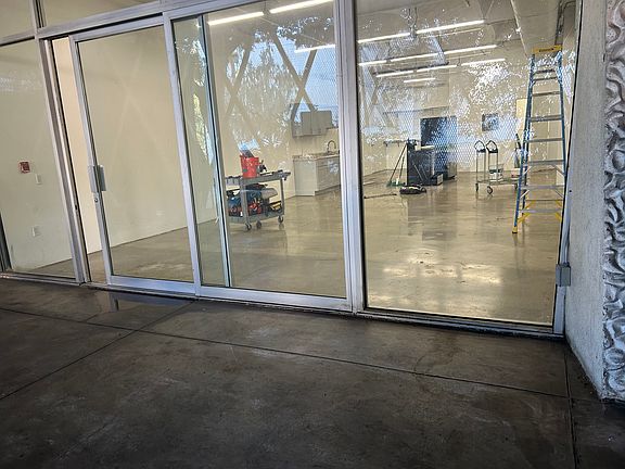 5th image of 2404 Wilshire Blvd APT 1A