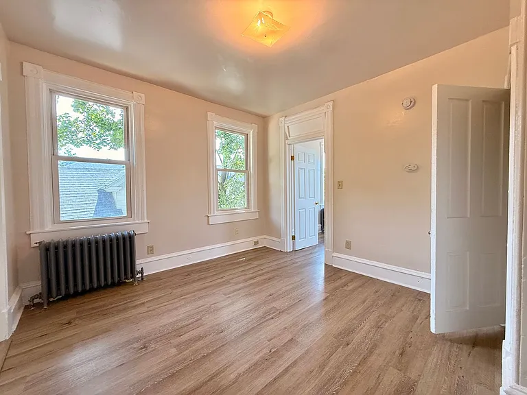 303 N Laurel St — Photo 7