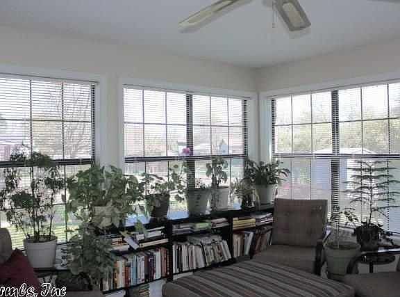 4th image of 2309 Charlestowne Dr
