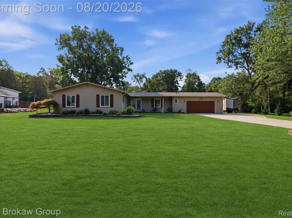4474 Cedardale Ln, Flushing, MI 48433