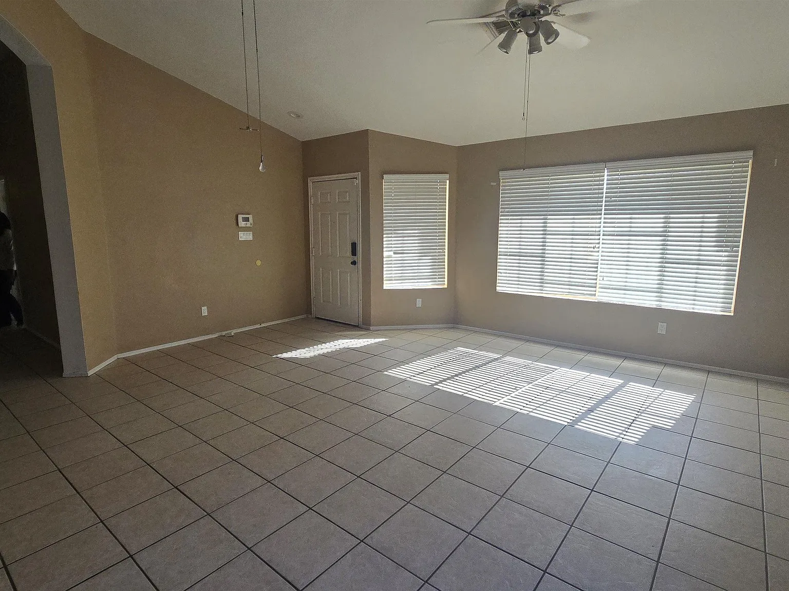 4 bed, 2.0 bath, 1904 sqft, $2,000 — Photo 4