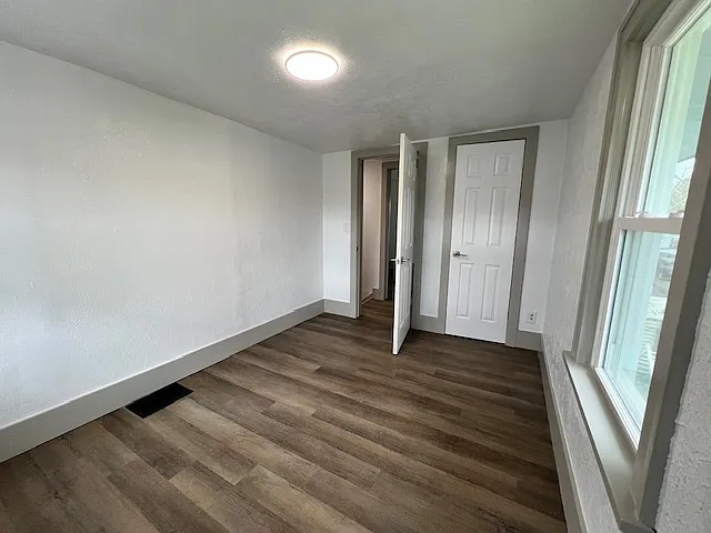 211 Columbia St — Photo 13