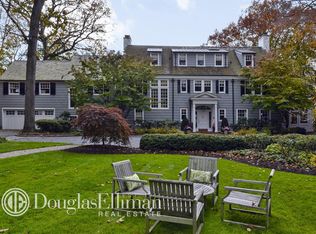 52 Snake Hill Rd, Cold Spg Hbr, NY 11724