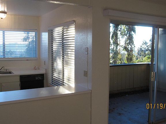 3rd image of 355 Parkview Ter APT J-1