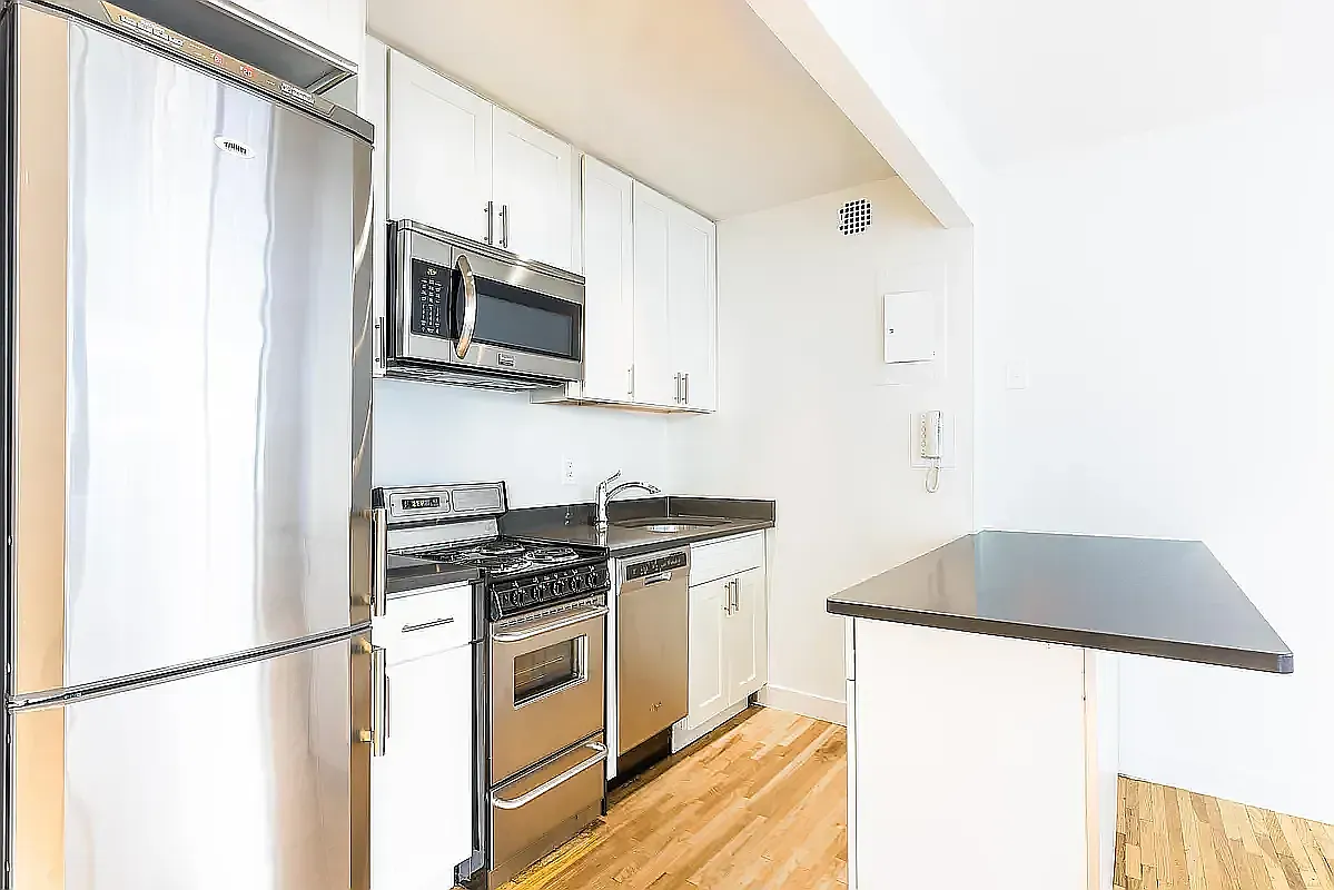 434 West 19th Street — Photo 3