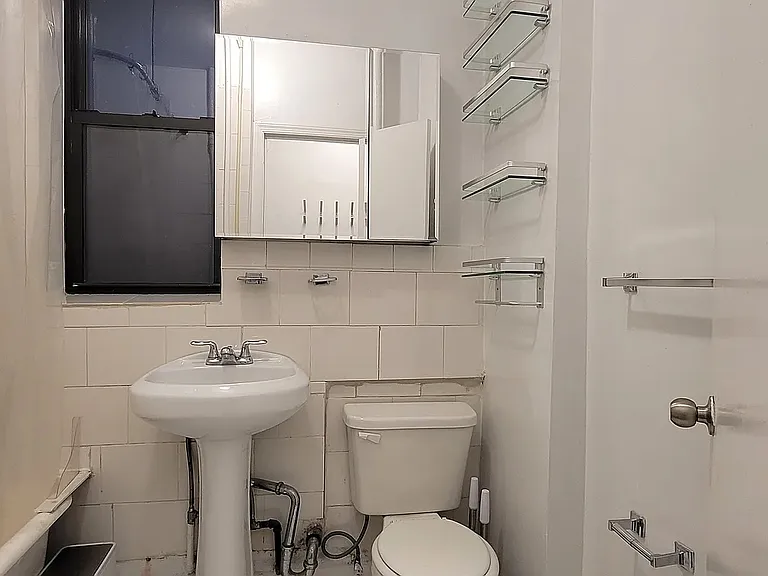 33 Bank St #26 — Photo 10