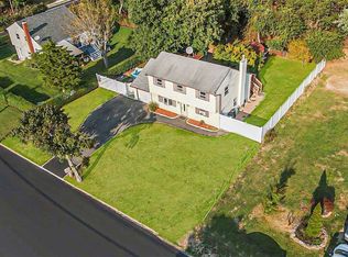 653 Bellport Ave, Bellport, NY 11713