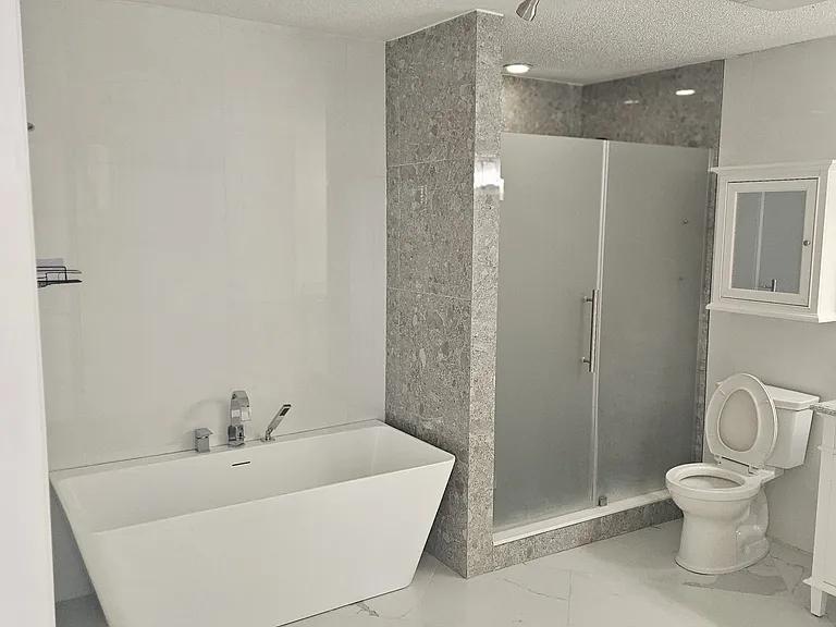10855 Parker Dr — Photo 2