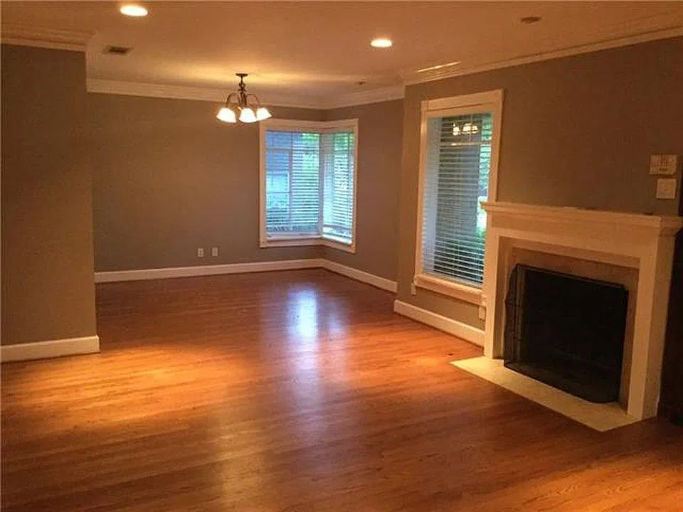 803 N Oak Cliff Blvd — Photo 2