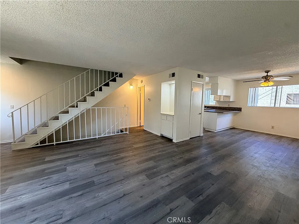 3 bed, 2.5 bath, 1217 sqft, $3,450 — Photo 4