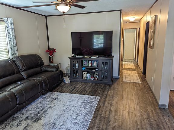 3rd image of 8 E Delmar Mdws