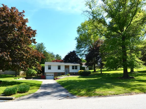 26 Shamrock Cir, Westminster, MD 21157