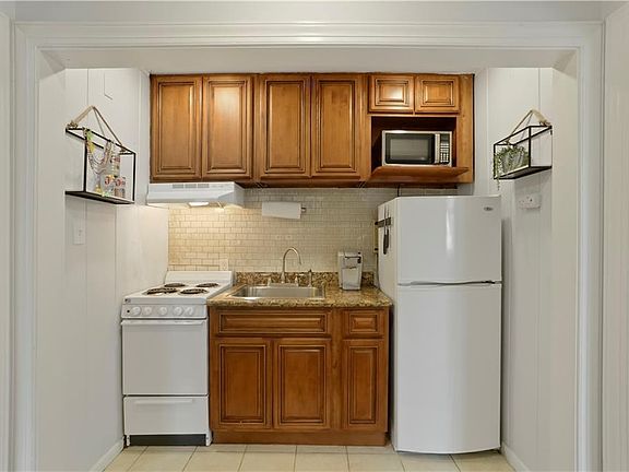5th image of 917 Esplanade Ave APT 6