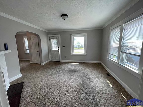 4th image of 2806 College Ave