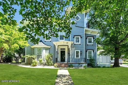 5 bed, 4.5 bath, 2680 sqft, $2,300 — Photo 1