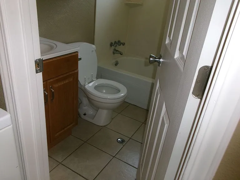 570 Gilbert Ave #1-3 — Photo 12