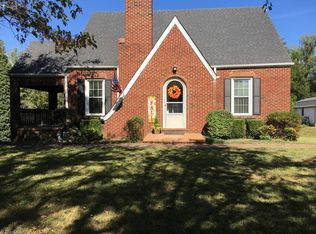 1240 W Lebanon St, Mount Airy, NC 27030
