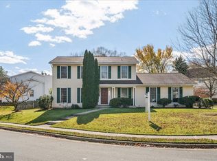 1551 Brownsville Dr, Herndon, VA 20170