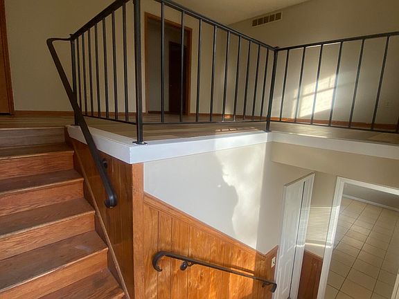 2nd image of 4337-4339 W Bethany Dr