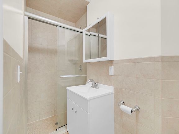 5th image of 165 Hopkins Ave APT 4