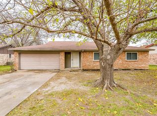 1031 Bryant St, Benbrook, TX 76126