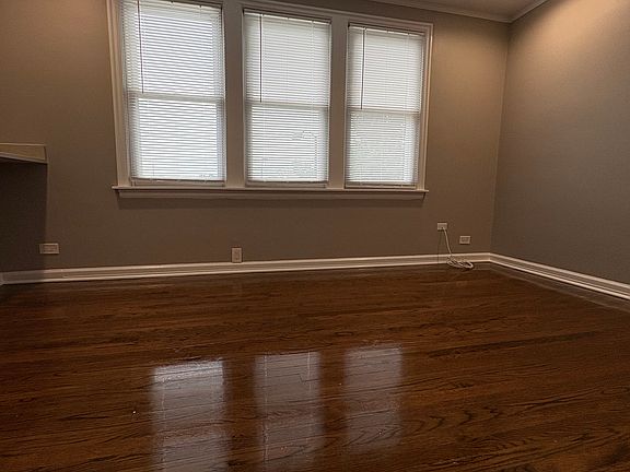 5th image of 6717 N Oxford Ave #2