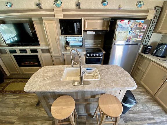 2nd image of 559A Pescado Ln