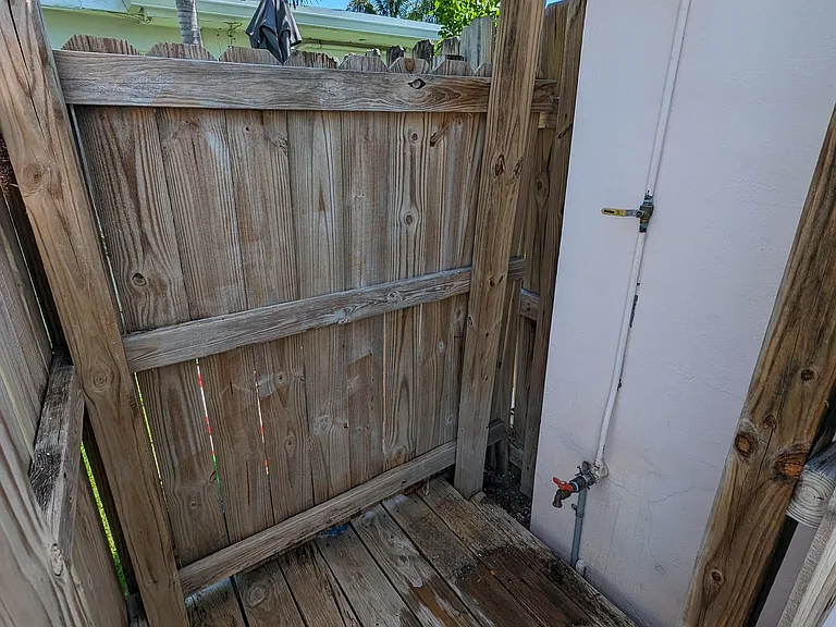 177 NE Spanish Ct — Photo 34