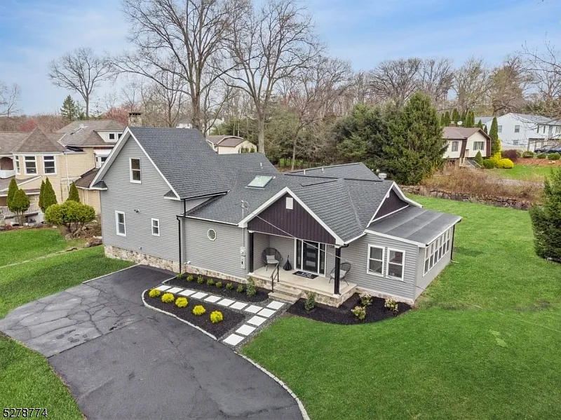 175 Oakwood Ave photo 1