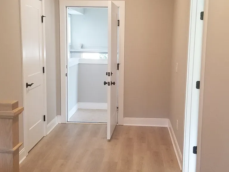 1121 Lawrence Ave #6 — Photo 5