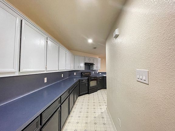 4th image of 2302 Merle Dr