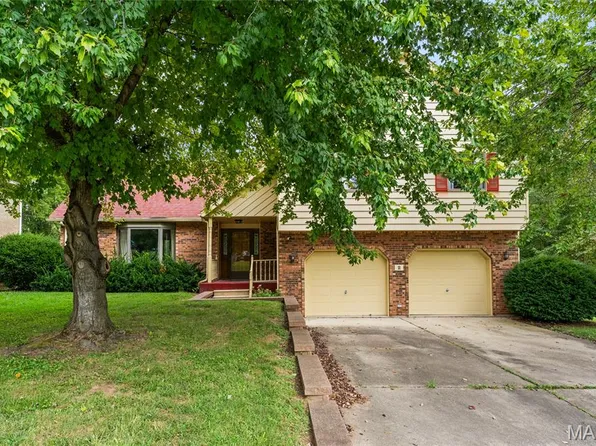 2 Estates View Dr, Fairview Heights, IL 62208