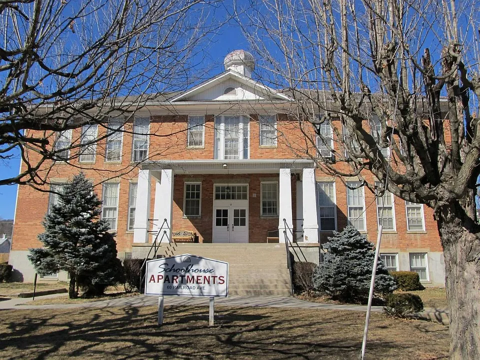 Schoolhouse Apts- Building Front