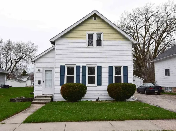 319 Foster St, Oshkosh, WI 54902