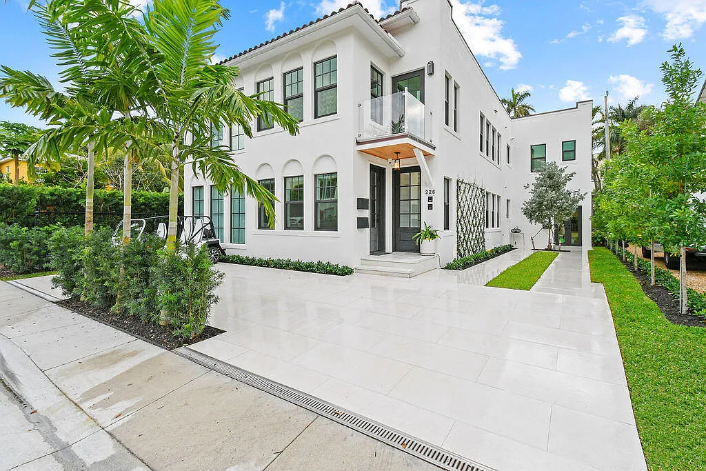Building Photo - 226 Oleander Ave #3