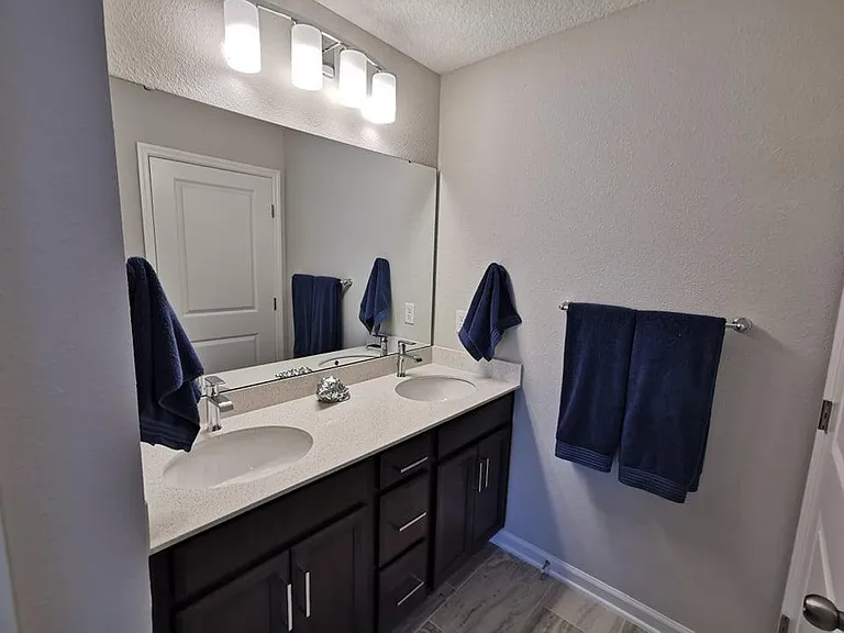 20 Roycroft Pl — Photo 5