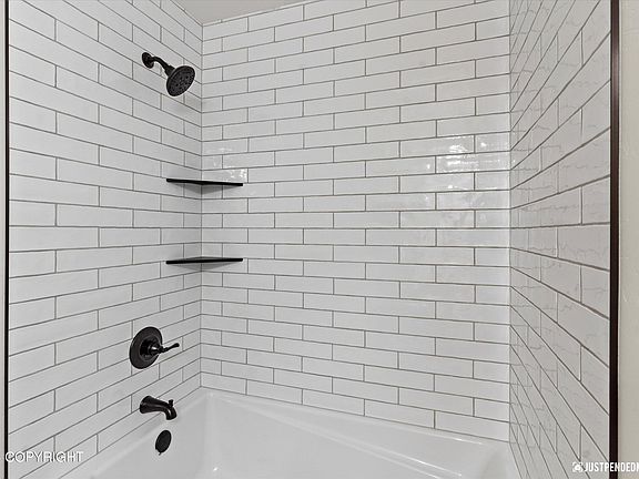 4th image of 5515 N Wildwood Dr