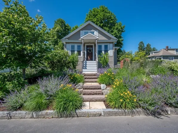 65 Oneida Ave, Worcester, MA 01606
